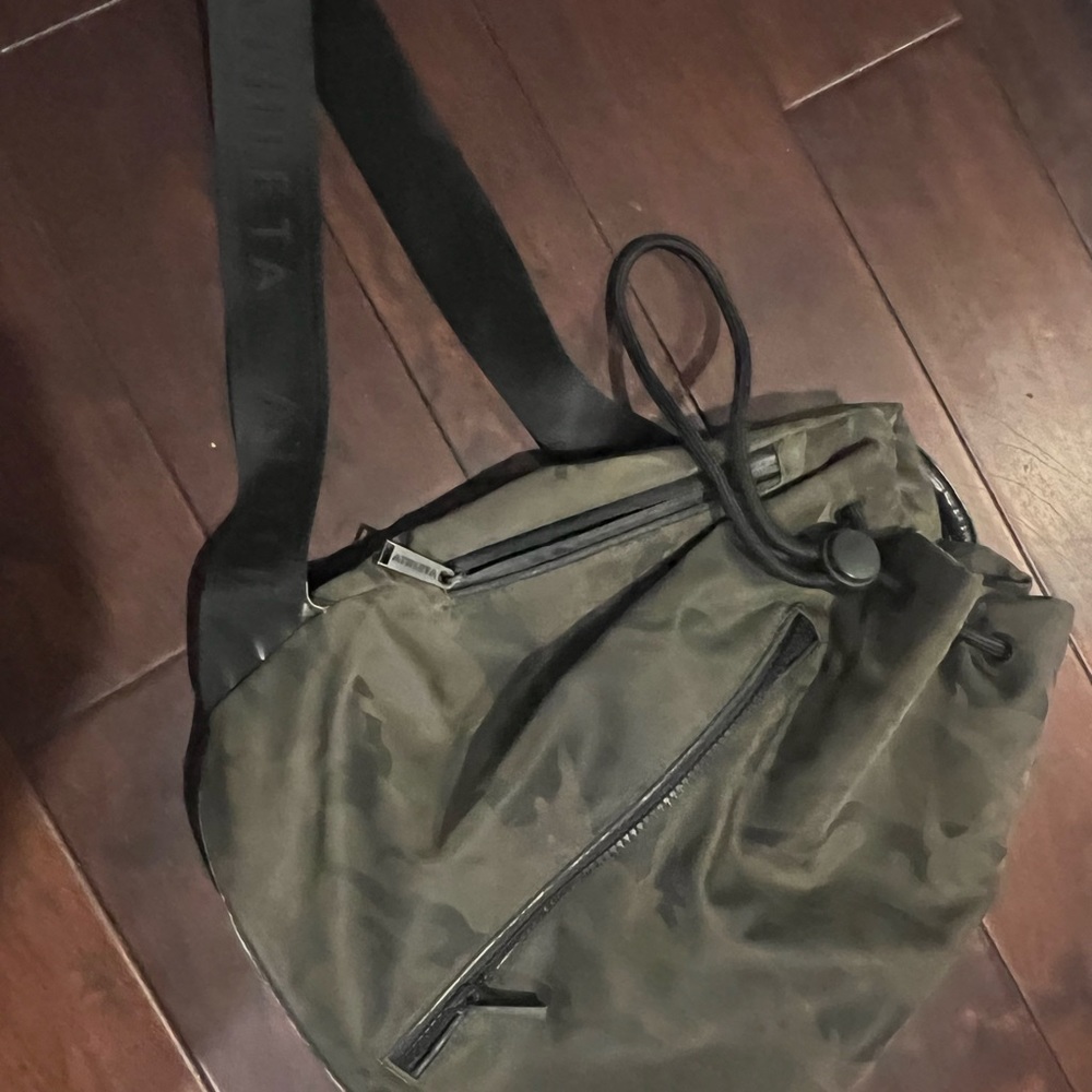 Athleta camo sling bag crossbody shoulder bag gym